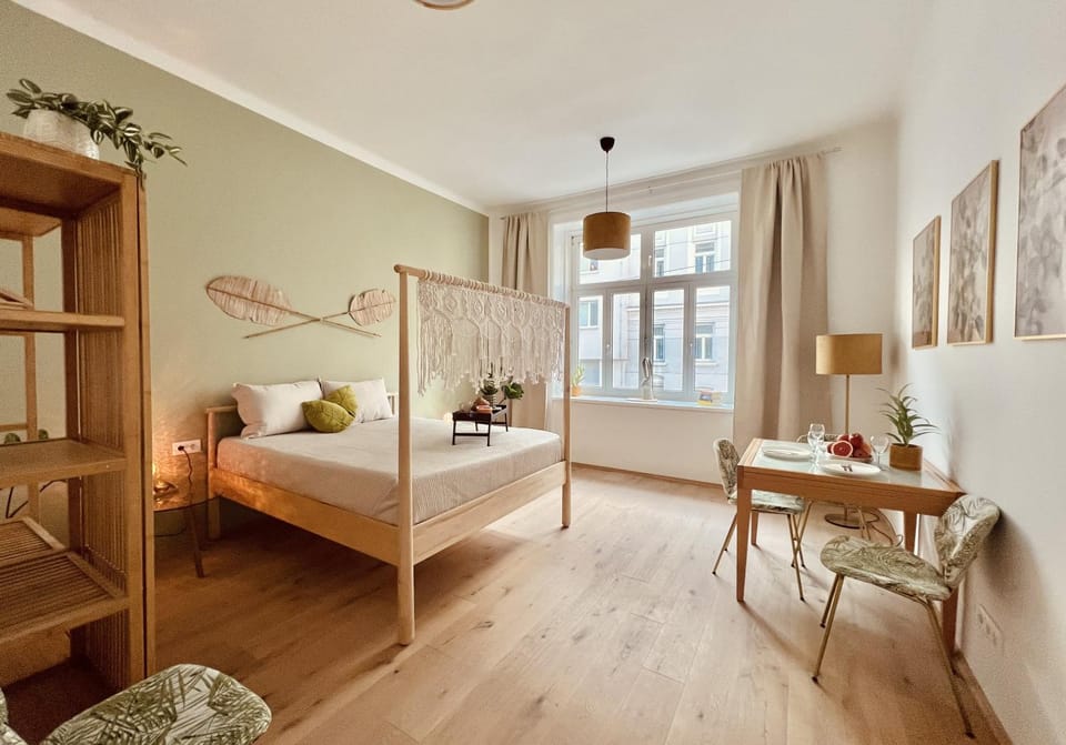 Bed, Photo of the whole room, Bedroom