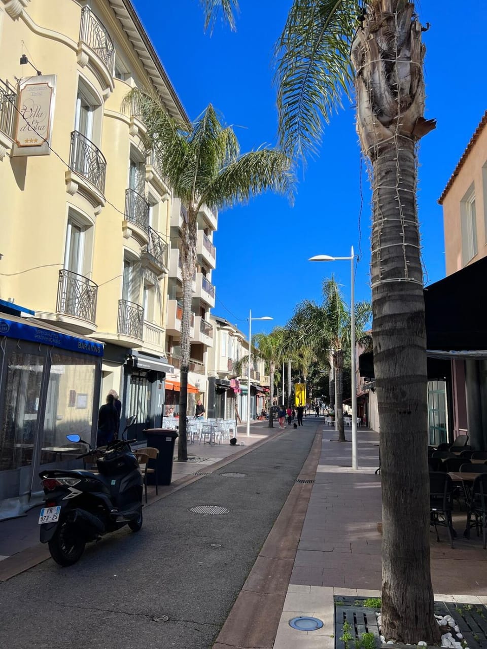 Property building, Day, Neighbourhood, City view, Street view, Location