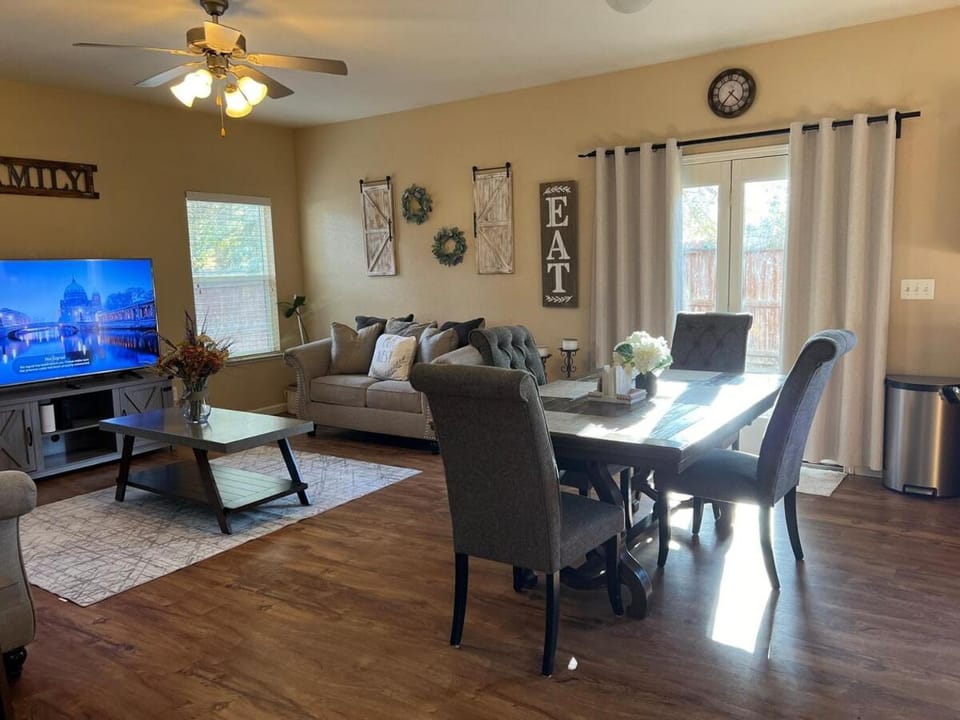 Cozy House in Fallon- 3BedRoom, 2BathRooms House in Fallon