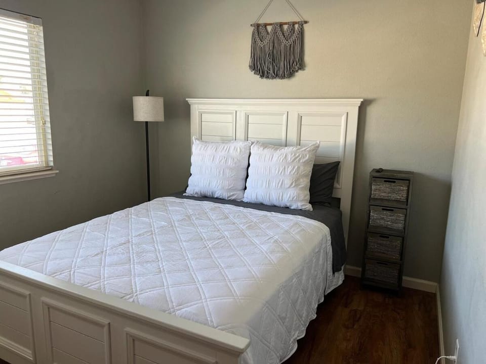 Cozy House in Fallon- 3BedRoom, 2BathRooms House in Fallon
