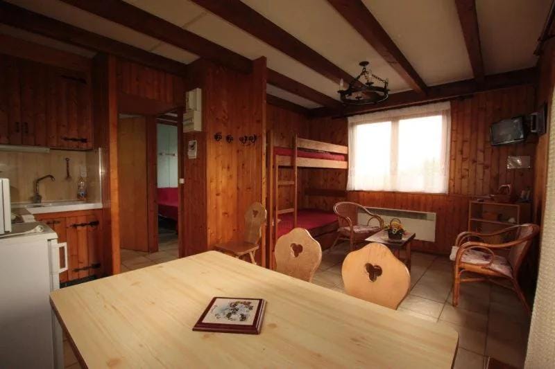 Bed, TV and multimedia, Kitchen or kitchenette, Living room, Seating area, Dining area, wardrobe