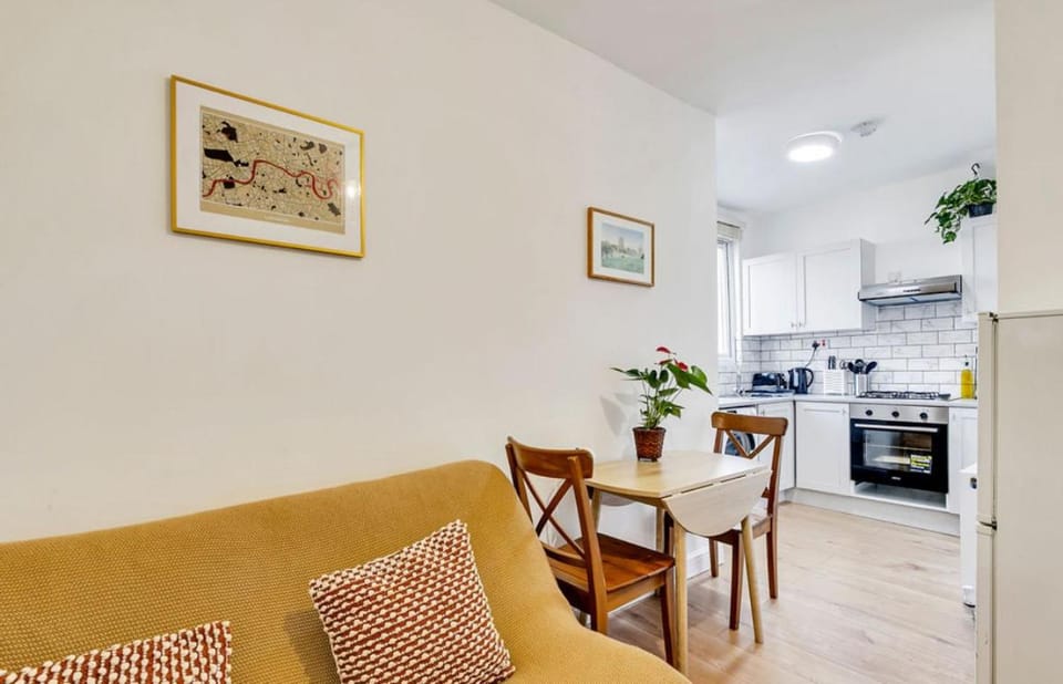 Serviced Apartment London great for contractors 2 mins from train station and near Tottenham Stadium Apartment in London