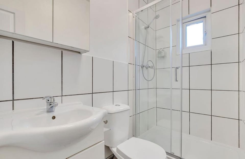 Serviced Apartment London great for contractors 2 mins from train station and near Tottenham Stadium Apartment in London