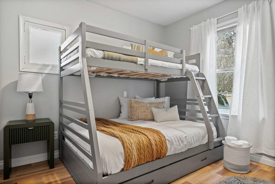 Sylvan Lake Nook Family-Friendly and Close to Beach House in Sylvan Lake