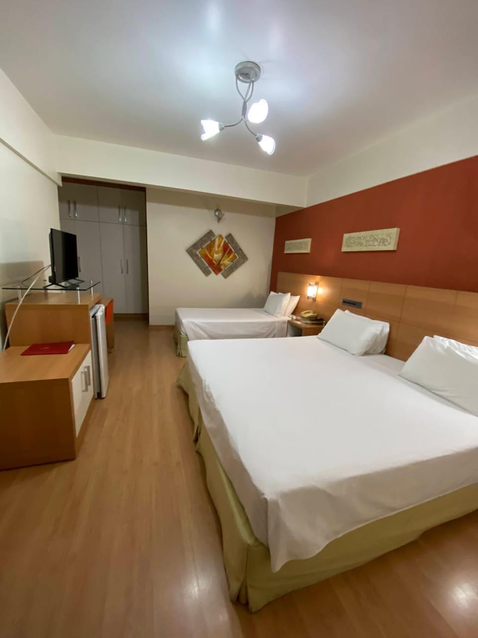 Bed, TV and multimedia, Bedroom