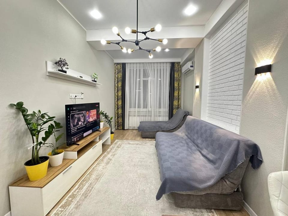 TV and multimedia, Living room, Seating area, air conditioner