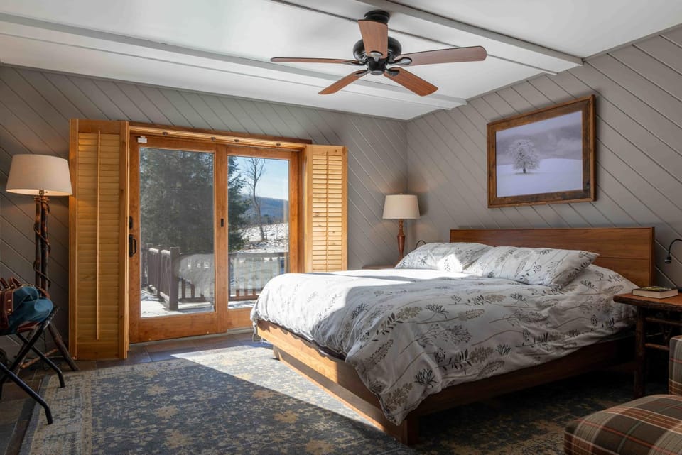 Bed, Natural landscape, Photo of the whole room, Bedroom