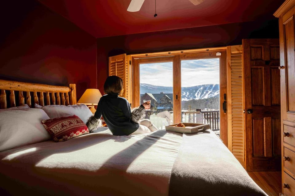 Bedroom, Mountain view