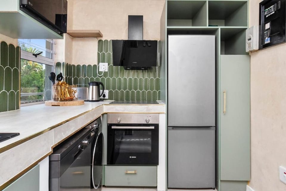 Coastal Comfort by the Promenade Apartment in Sea Point