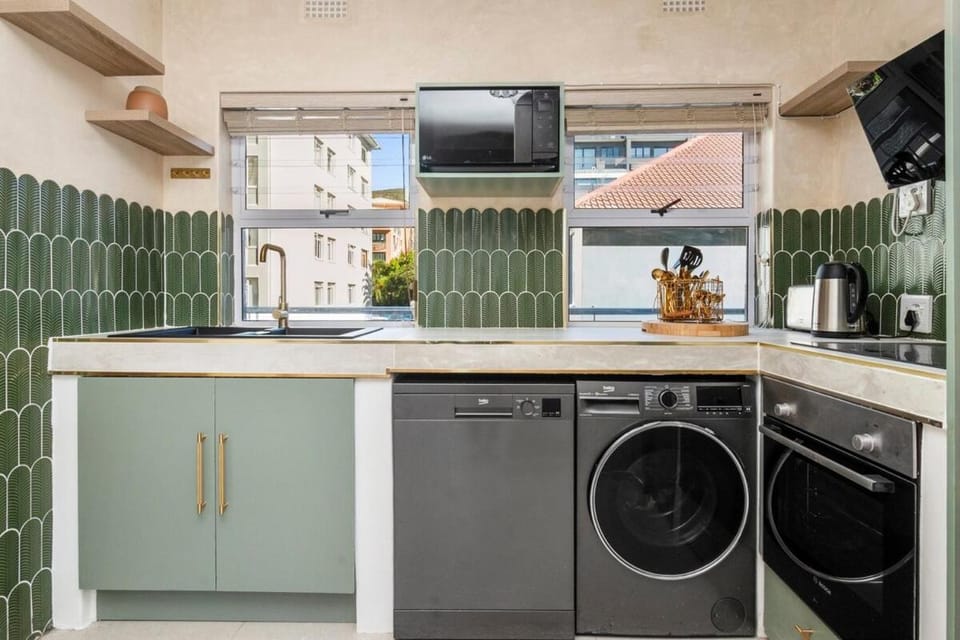 Coastal Comfort by the Promenade Apartment in Sea Point