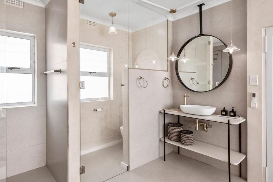 Coastal Comfort by the Promenade Apartment in Sea Point