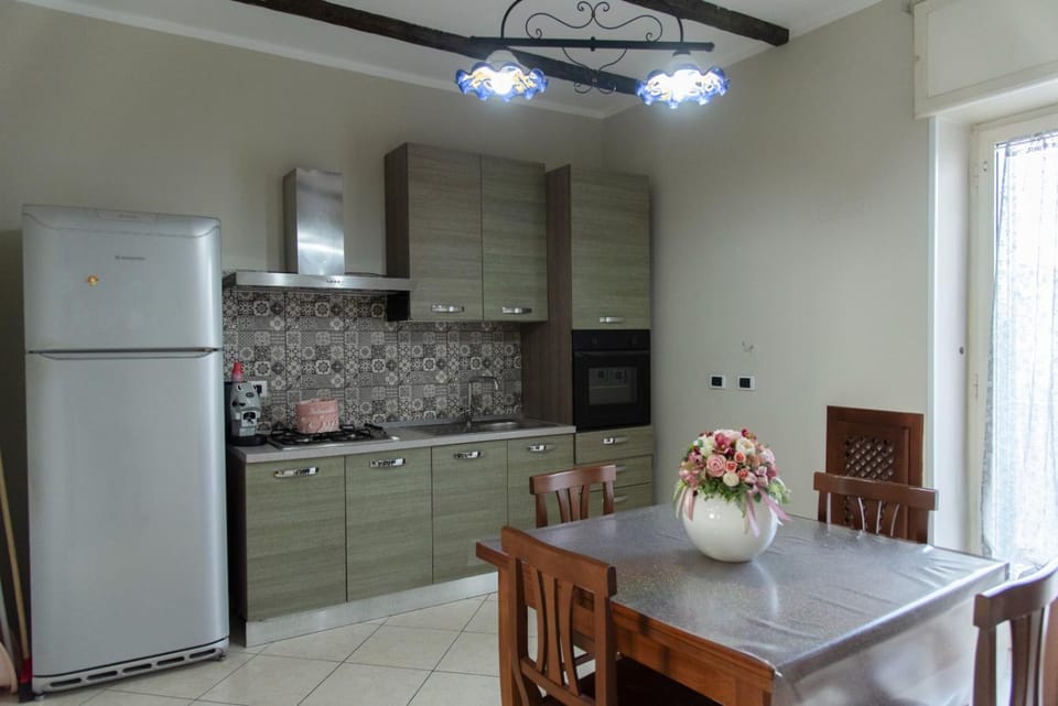 Kitchen or kitchenette, Dining area, kitchen