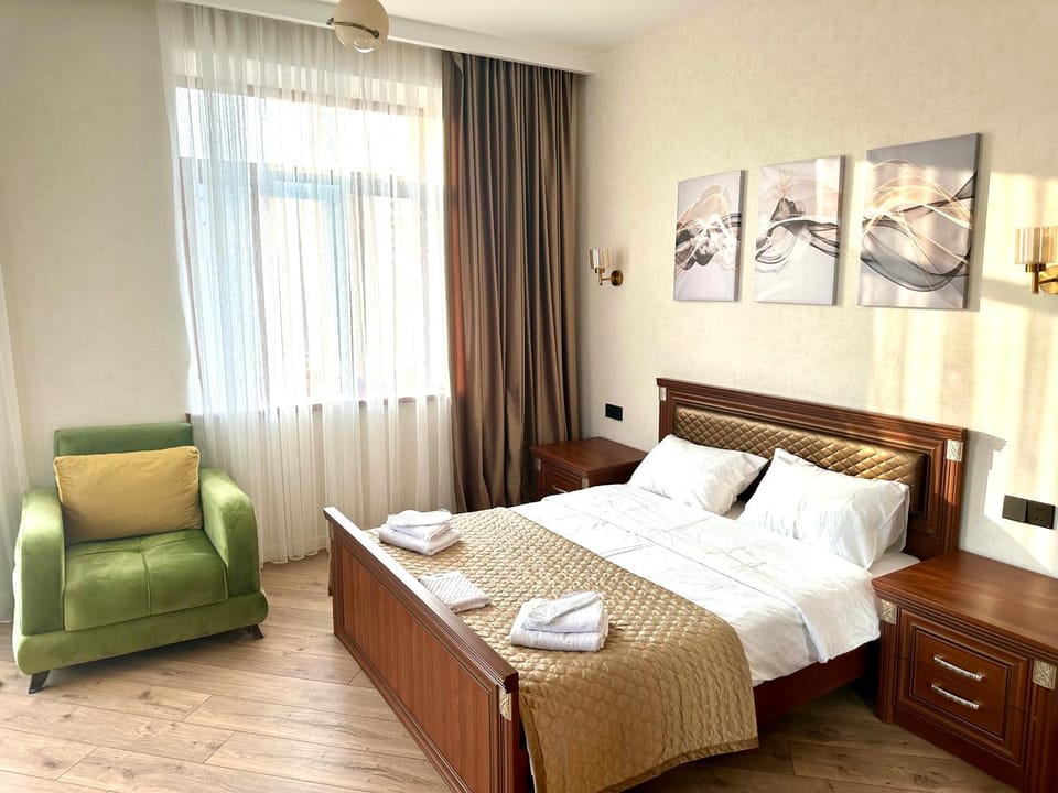 Bed, Bedroom, towels