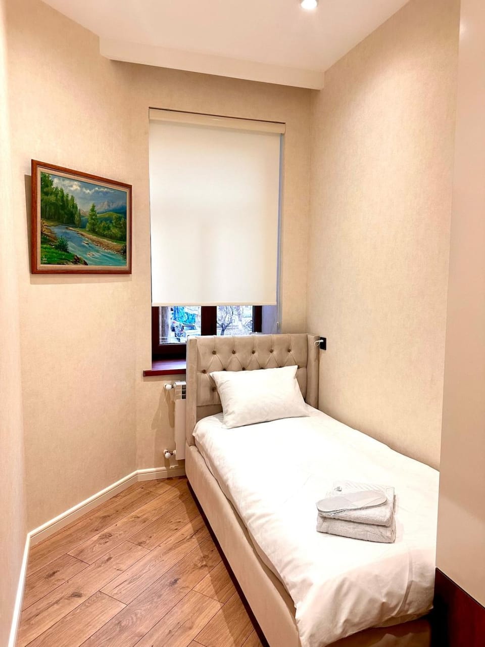 Bed, Photo of the whole room, towels