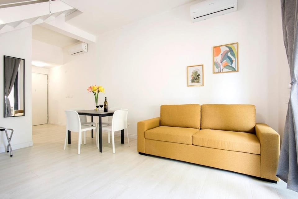 Seating area, air conditioner