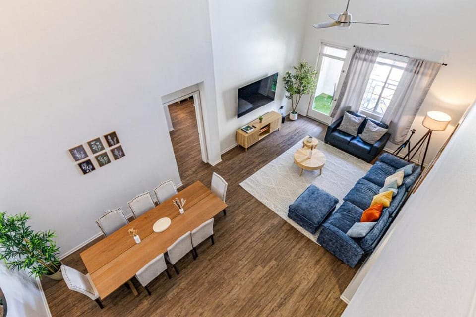 Modern Townhouse with 4 Bedrooms Near LAX Apartment in Marina del Rey