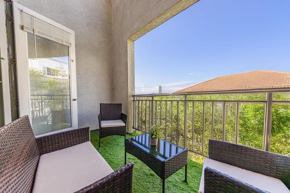 Modern Townhouse with 4 Bedrooms Near LAX Apartment in Marina del Rey