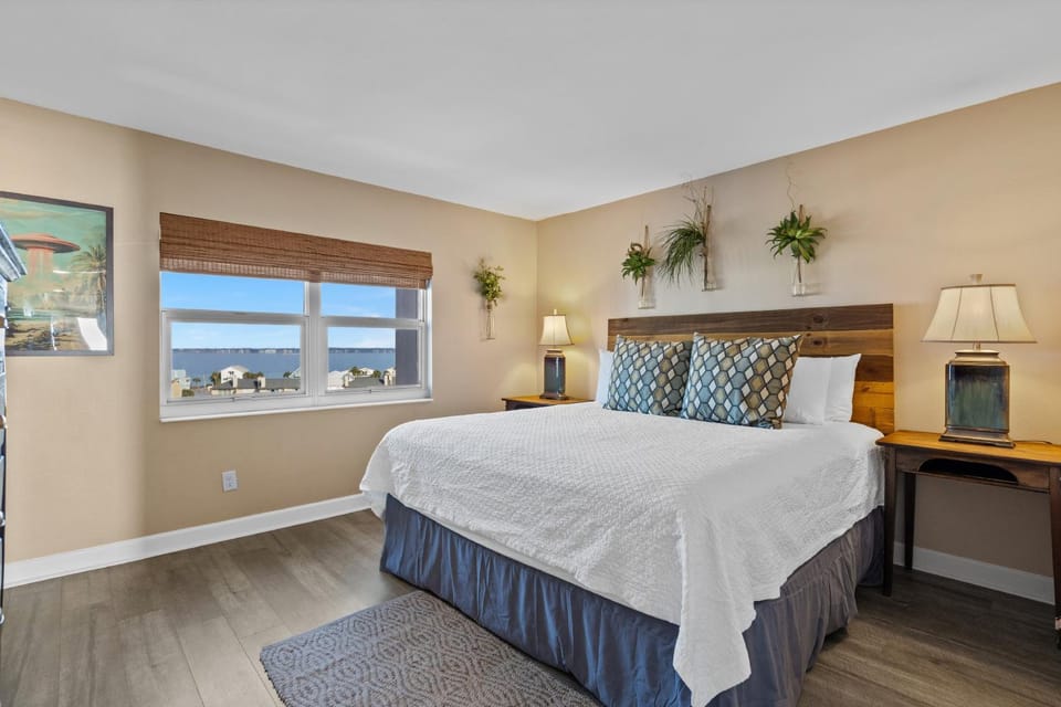 Regency Towers Unit 701W House in Pensacola Beach