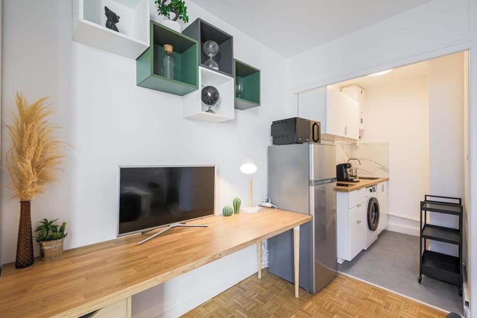 TV and multimedia, Kitchen or kitchenette, dishwasher, stove