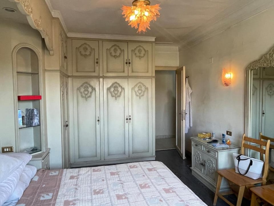 Bed, Photo of the whole room, Bedroom, wardrobe