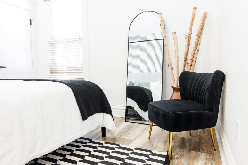 Seating area, Bedroom