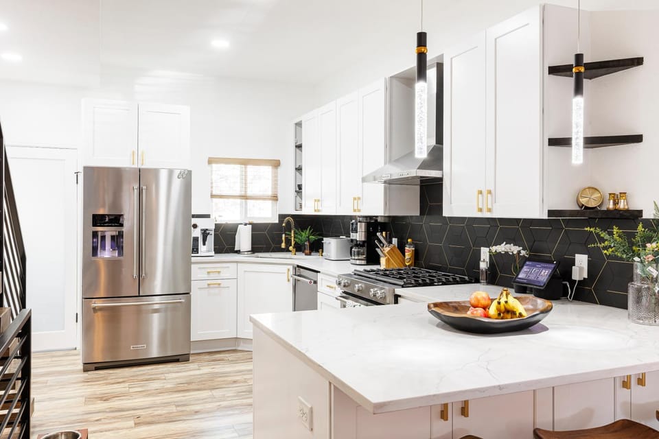 Kitchen or kitchenette, Food and drinks, Food, dishwasher, oven, stove, toaster