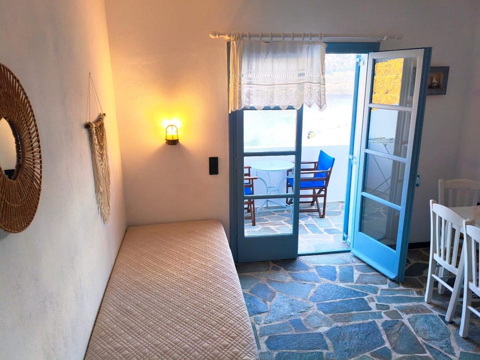 View (from property/room), Balcony/Terrace, Kitchen or kitchenette, Photo of the whole room, Seating area, Dining area