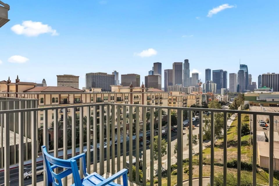 The Sky loft Suite, DTLA Sunset Views Apartment in Echo Park