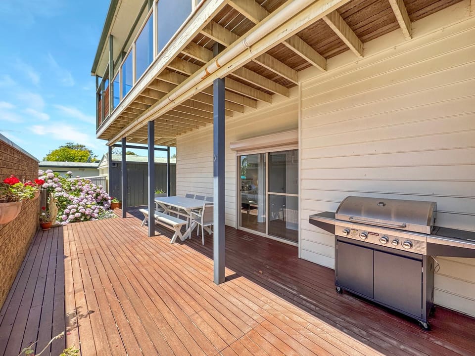 Welcome to Casa Zia in Indented Head House in Melbourne