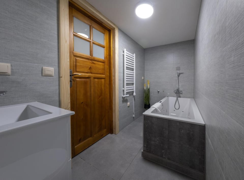 Hot Tub, Hot Tub, Bathroom