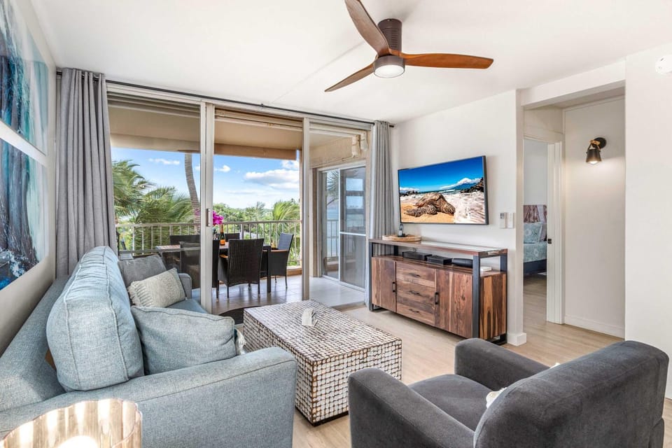 Oceanfront Modern & Elegant Vistas Apartment in Kihei