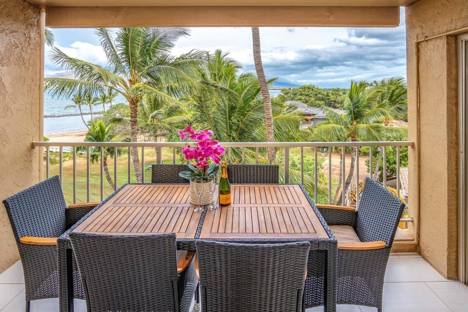 Oceanfront Modern & Elegant Vistas Apartment in Kihei