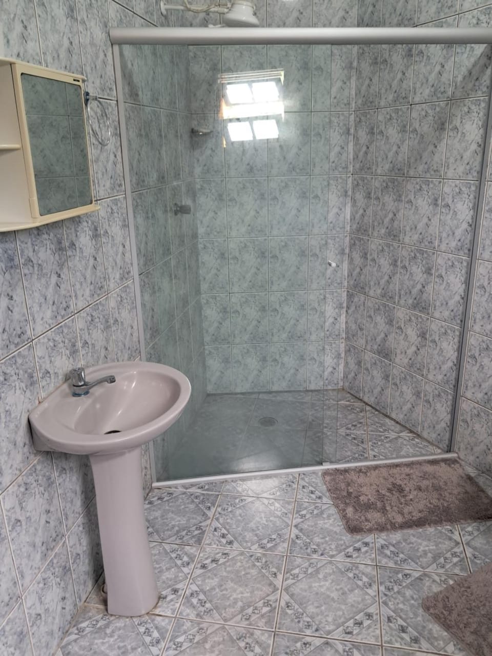 Kitnet 500m da praia House in São Sebastião