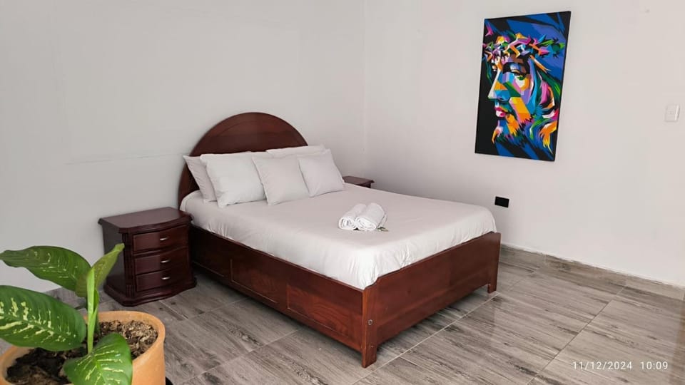 Bed, Photo of the whole room, Decorative detail, Bedroom