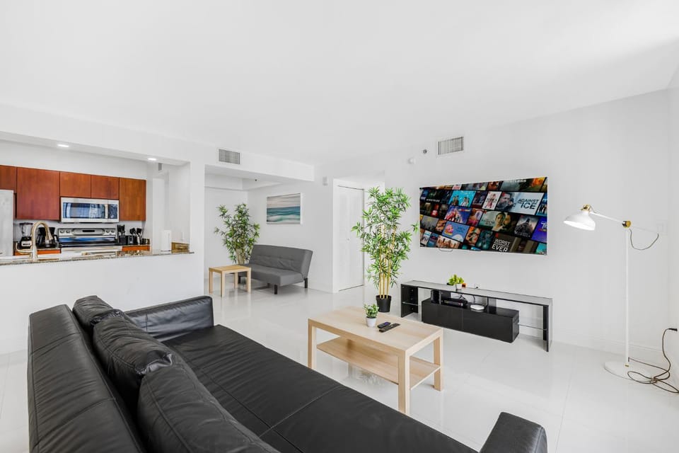 TV and multimedia, Kitchen or kitchenette, Living room, Seating area