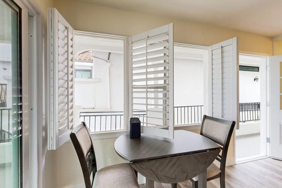 Cozy Couples Escape! Walk to San Clemente Pier Apartment in San Clemente