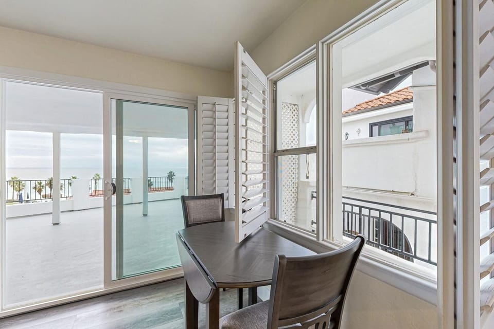 Cozy Couples Escape! Walk to San Clemente Pier Apartment in San Clemente