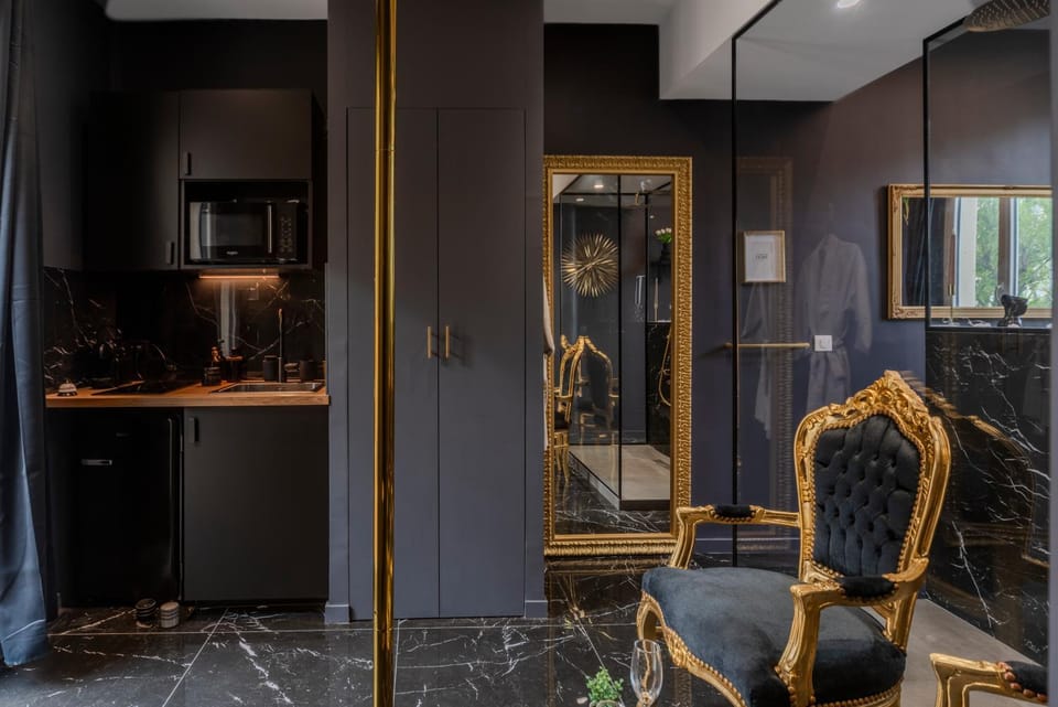 Kitchen or kitchenette