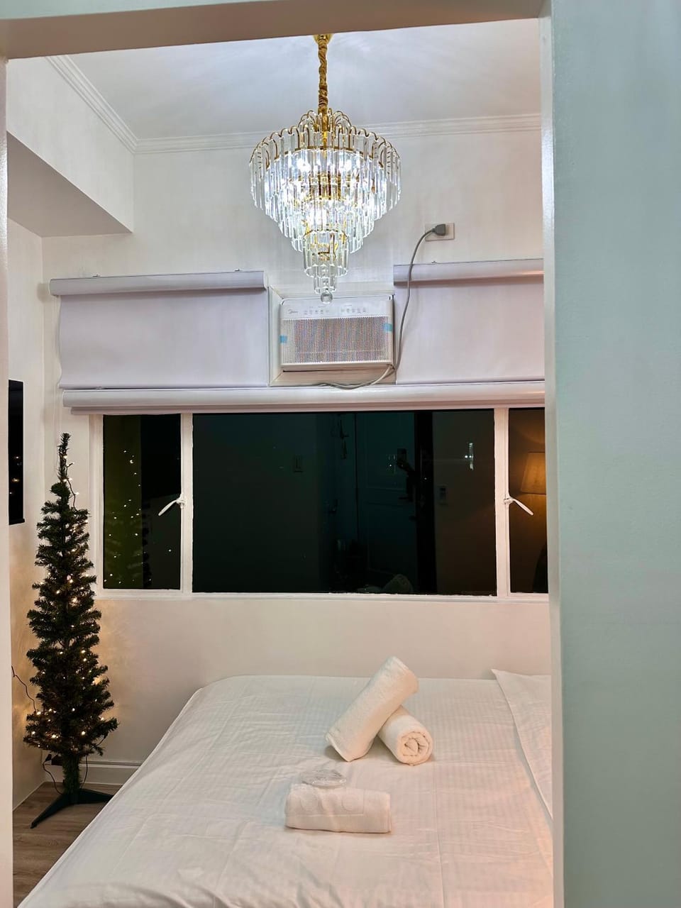 Studio Two Condominium, Alabang - GOLD FIBER WI-FI -NETFLIX READY Apartment hotel in Muntinlupa