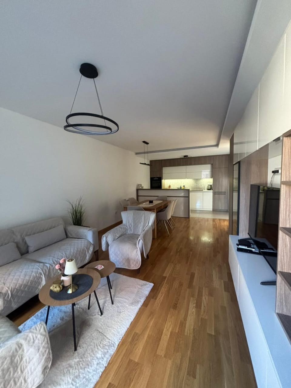 TV and multimedia, Seating area, Dining area