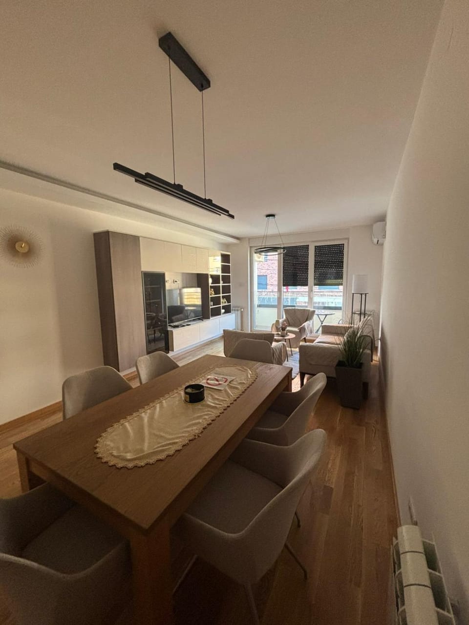 TV and multimedia, Kitchen or kitchenette, Living room, Seating area, Dining area