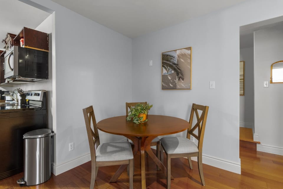Forest House 1 Bdrm QV Lake View Parking Apartment in St Johns