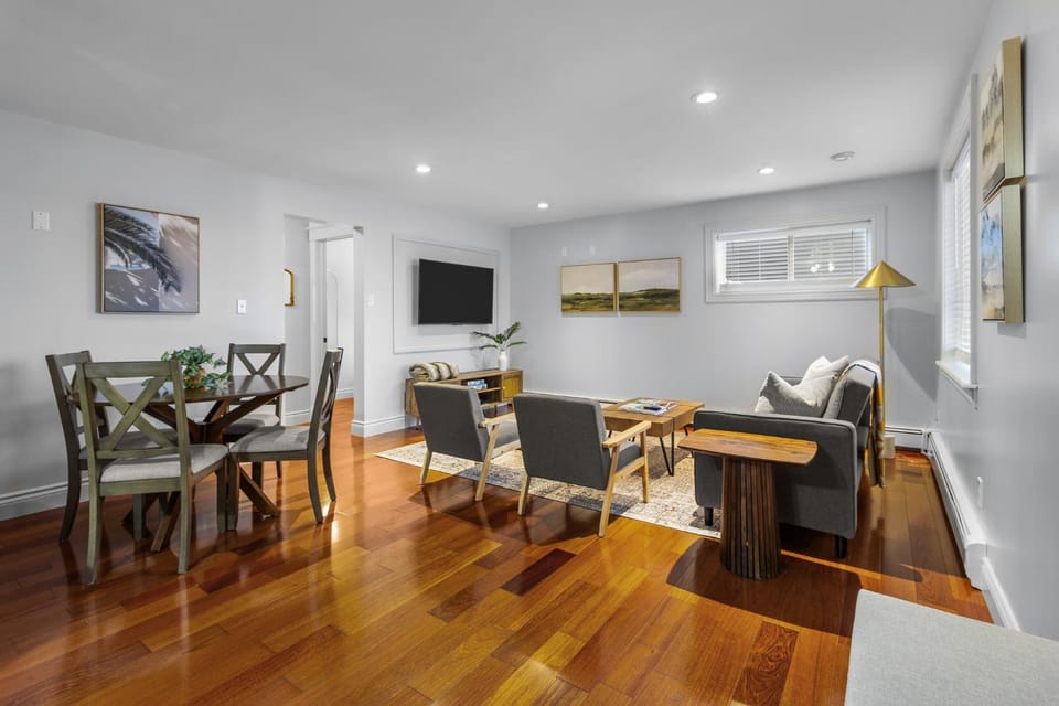 Forest House 1 Bdrm QV Lake View Parking Apartment in St Johns