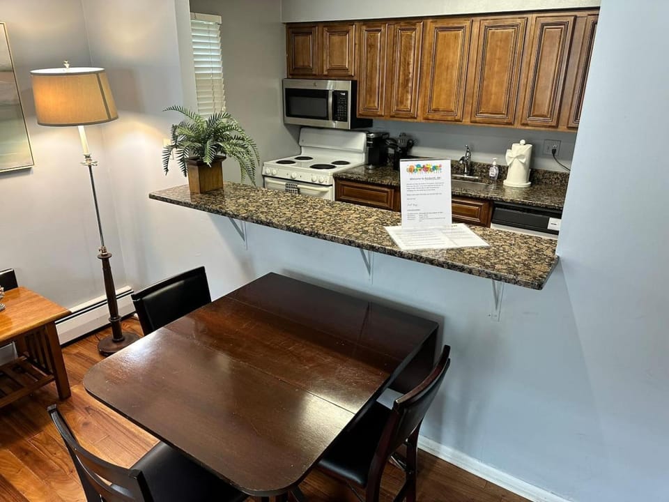 Comfy 2 BR Mid Term Apartment Apartment in Merion Station