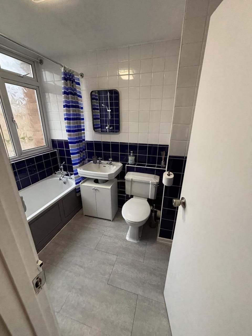 Shower, Toilet, Bathroom, Bath