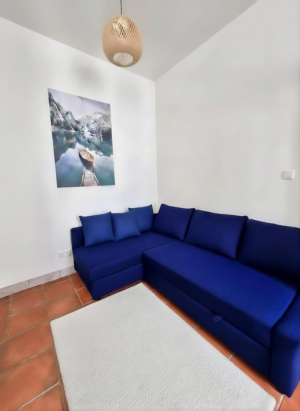 Seating area, Dining area, Animals