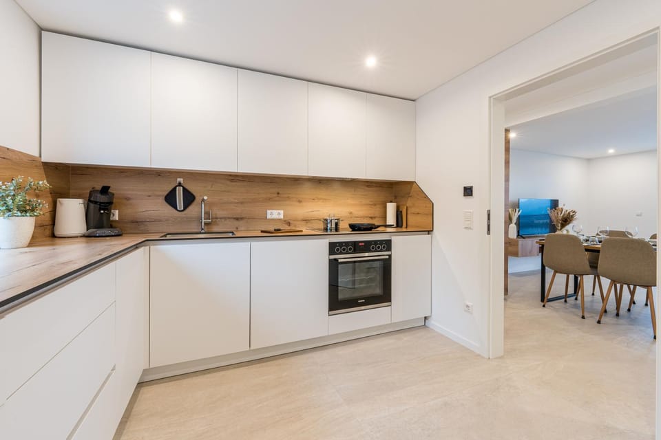 Kitchen or kitchenette, dishwasher, heating, heating, oven, stove, acessibility