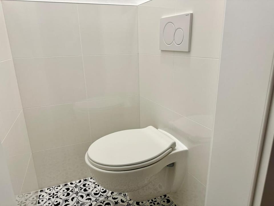 Stylish & Renovated Apartment with Free Parking Apartment in Vienna