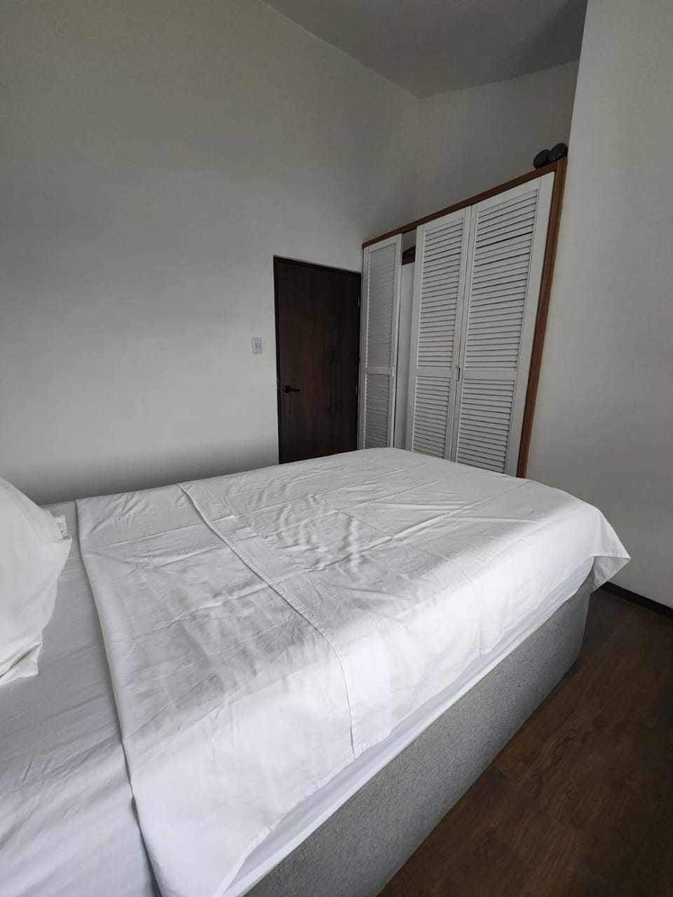 Bed, Photo of the whole room, wardrobe