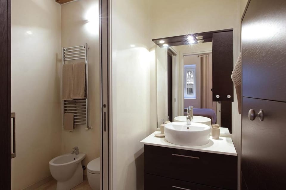 Toilet, Bathroom, bidet, towels